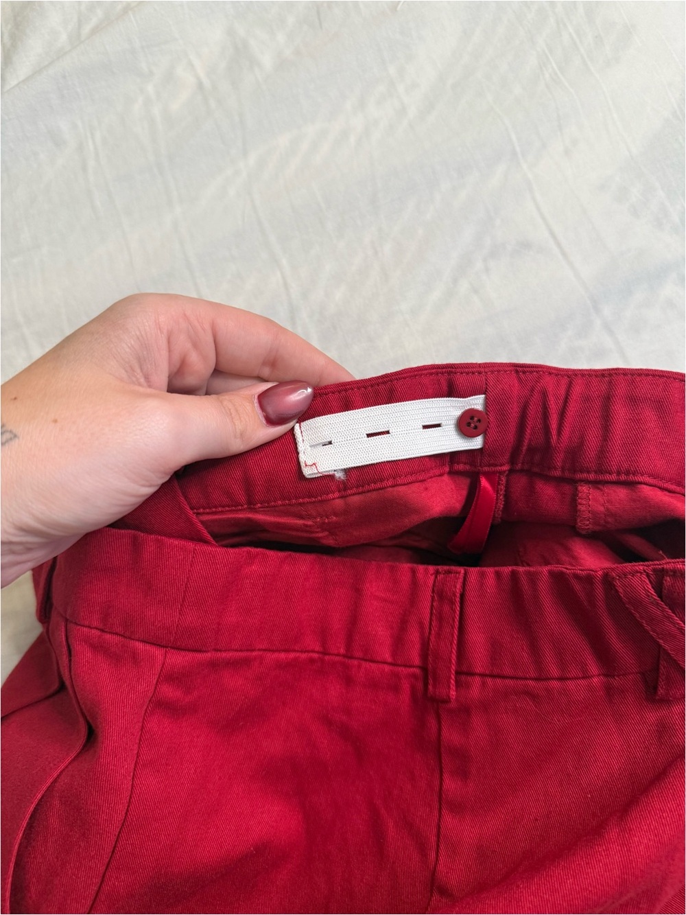 Red High-Waist Pleated Linen Blend Shorts - Picture 5 of 5